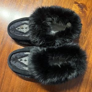 Manitobah Wool Tipi Moccasin - Black / Ladies 8 /Men 6